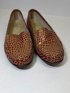 SAS Women's Tan & Brown Croc-Embossed Leather Loafers 8.5 W